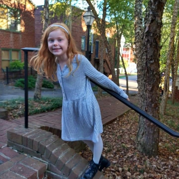 MEET YOUR POSHER - Picture 5 of 11